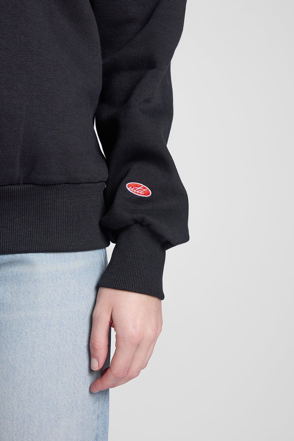 Je t'aime Crewneck | Embroidered Sweatshirt | Black